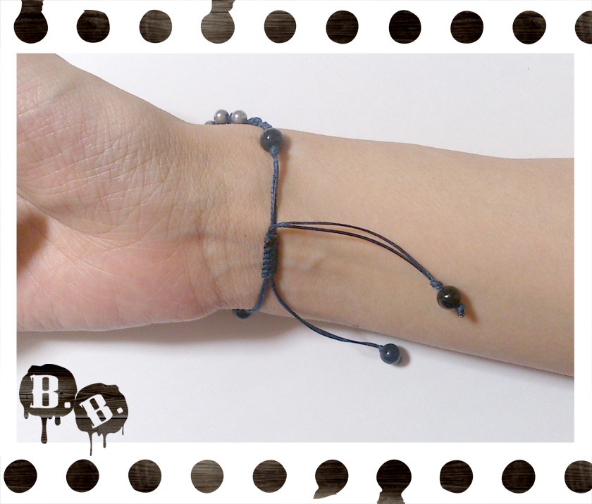 渦翼のブレスレット【ヘマタイトシルバー】【ネイビーコード】【ハンドメイドアクセサリー】