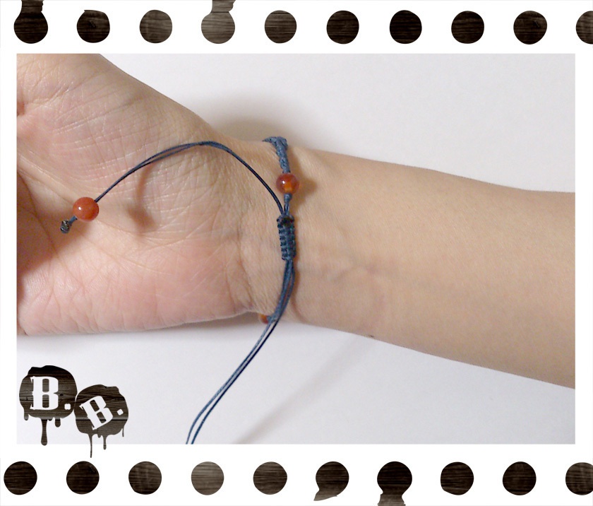 渦翼のブレスレット【金珊瑚】【ネイビーコード】【ハンドメイドアクセサリー】