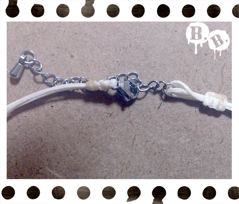 レイニークローバーのネックレス(チョーカー)【アパタイト】【ナチュラルホワイトコード】【ハンドメイドアクセサリー】