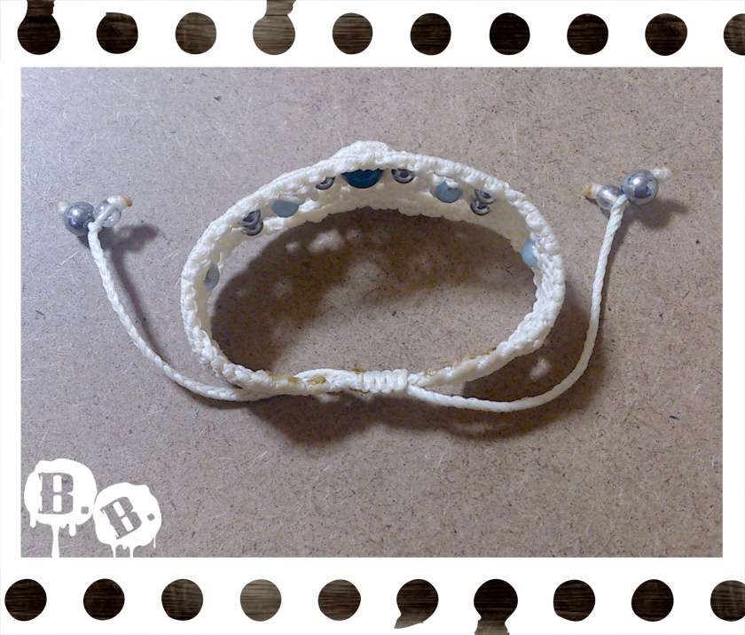 レイニークローバーのブレスレット・ピアスセット【アパタイト】【ナチュラルホワイトコード】【ハンドメイドアクセサリー】