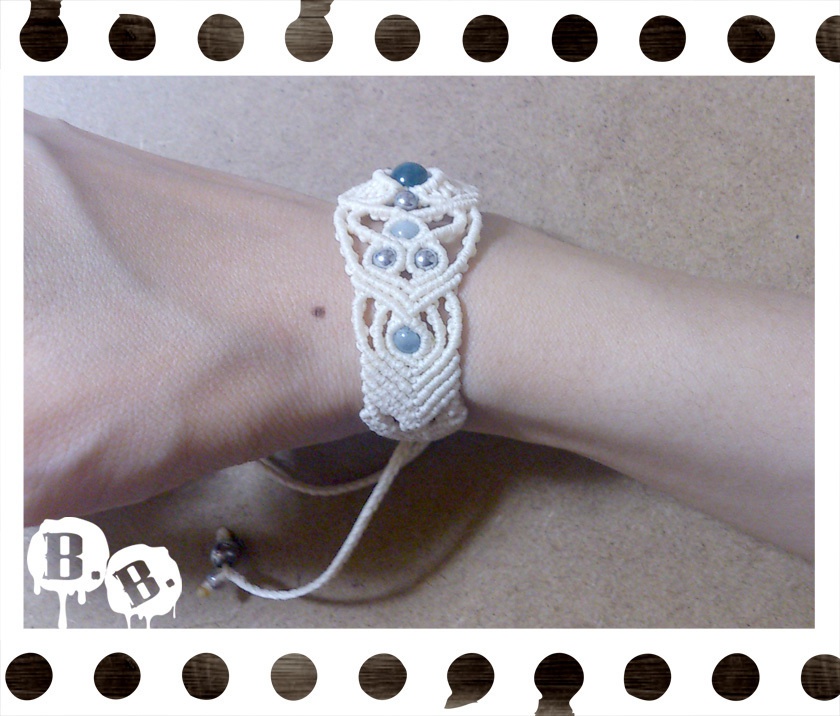 レイニークローバーのブレスレット・ピアスセット【アパタイト】【ナチュラルホワイトコード】【ハンドメイドアクセサリー】