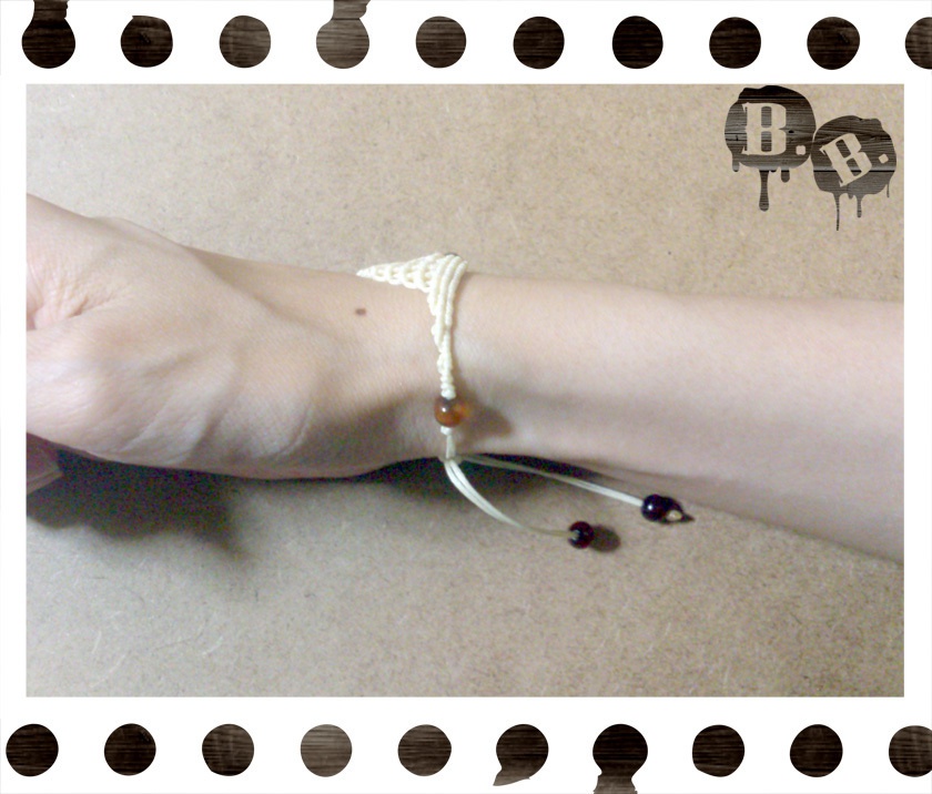 渦翼のブレスレット【金珊瑚】【クリームイエローコード】【ハンドメイドアクセサリー】