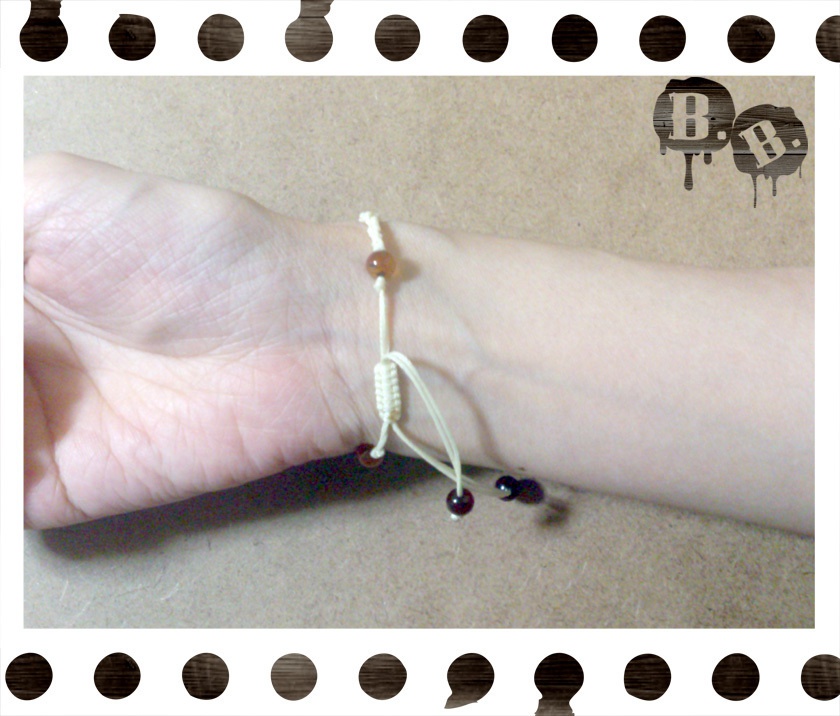 渦翼のブレスレット【金珊瑚】【クリームイエローコード】【ハンドメイドアクセサリー】