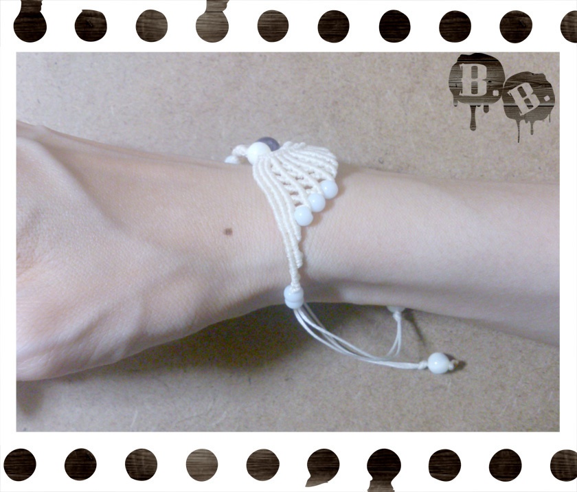 渦翼のブレスレット【アメジスト】【ナチュラルホワイトコード】【ハンドメイドアクセサリー】