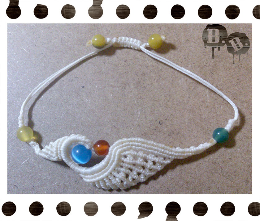 渦翼のブレスレット【キャッツアイ】【ナチュラルホワイトコード】【ハンドメイドアクセサリー】