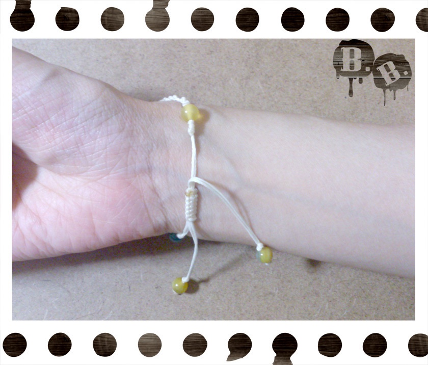 渦翼のブレスレット【キャッツアイ】【ナチュラルホワイトコード】【ハンドメイドアクセサリー】