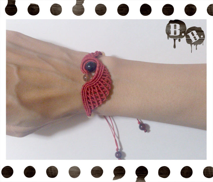 渦翼のブレスレット【オニキス】【レッドコード】【ハンドメイドアクセサリー】