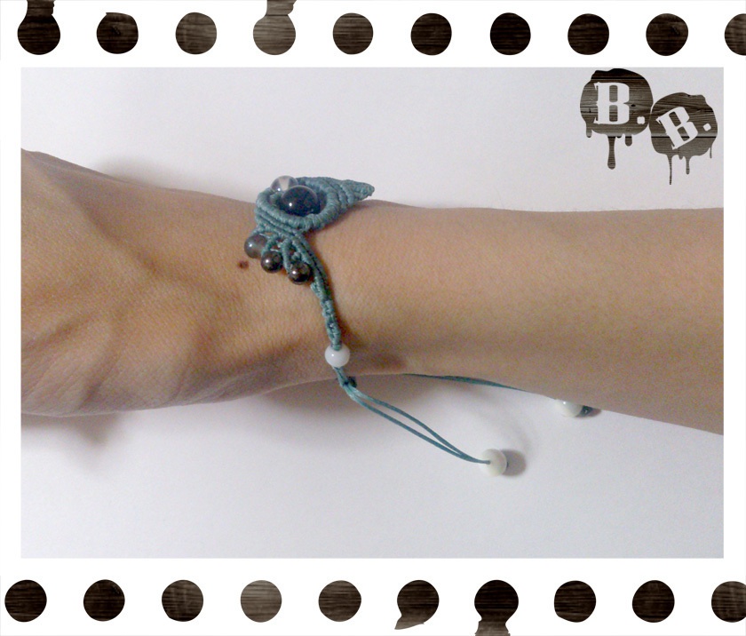 渦翼のブレスレット【オニキス】【ブルーグリーンコード】【ハンドメイドアクセサリー】