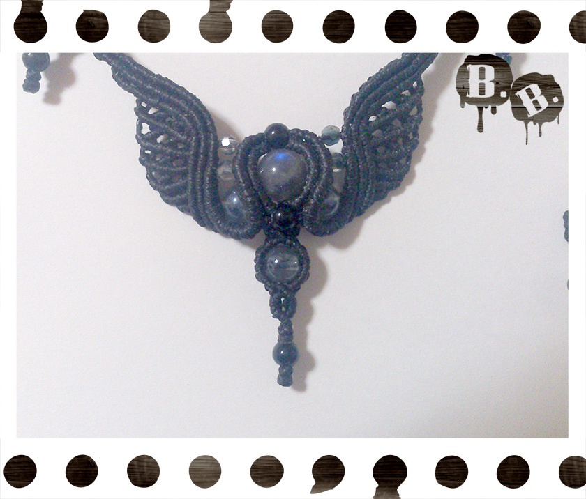 渦翼のネックレス【ラブラドライト】【ブラックコード】【ハンドメイドアクセサリー】