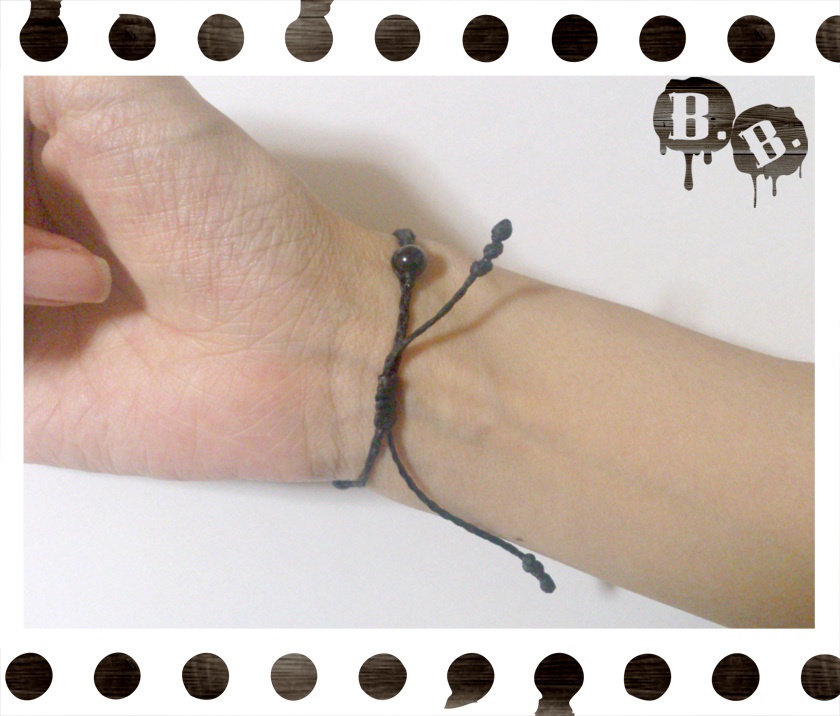 渦翼のブレスレット【ブラックラブラドライト】【ブラックコード】【ハンドメイドアクセサリー】