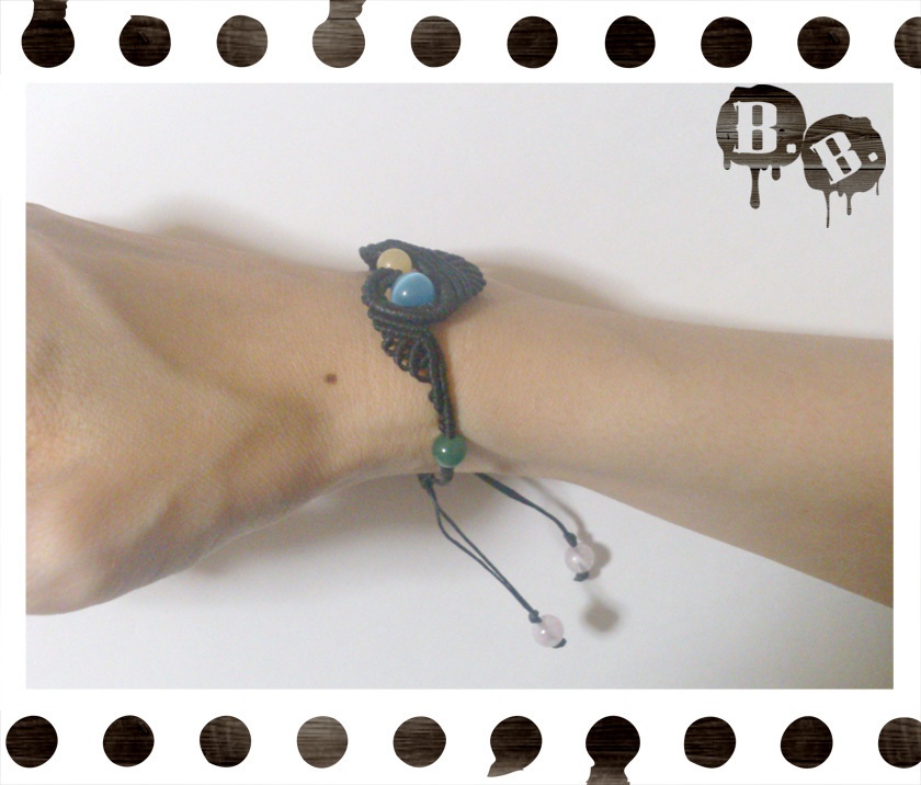 渦翼のブレスレット【キャッツアイ】【ブラックコード】【ハンドメイドアクセサリー】