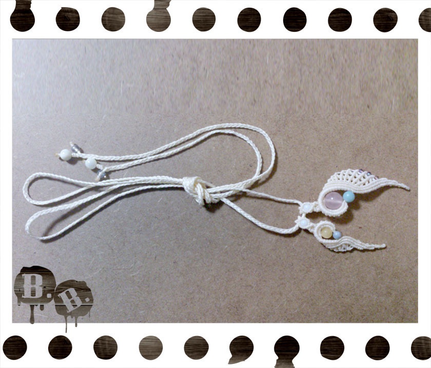 渦翼の二連ペンダントネックレス【アイスローズクォーツ】【ナチュラルホワイトコード】【ハンドメイドアクセサリー】