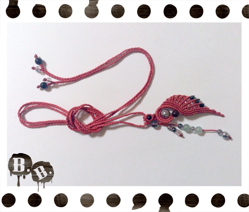 渦翼のペンダントネックレス【ヘマタイトシルバー】【レッドコード】【ハンドメイドアクセサリー】