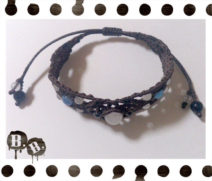 【試作1】花と四葉のブレスレット【白翡翠】【ブラウンコード】【ハンドメイドアクセサリー】