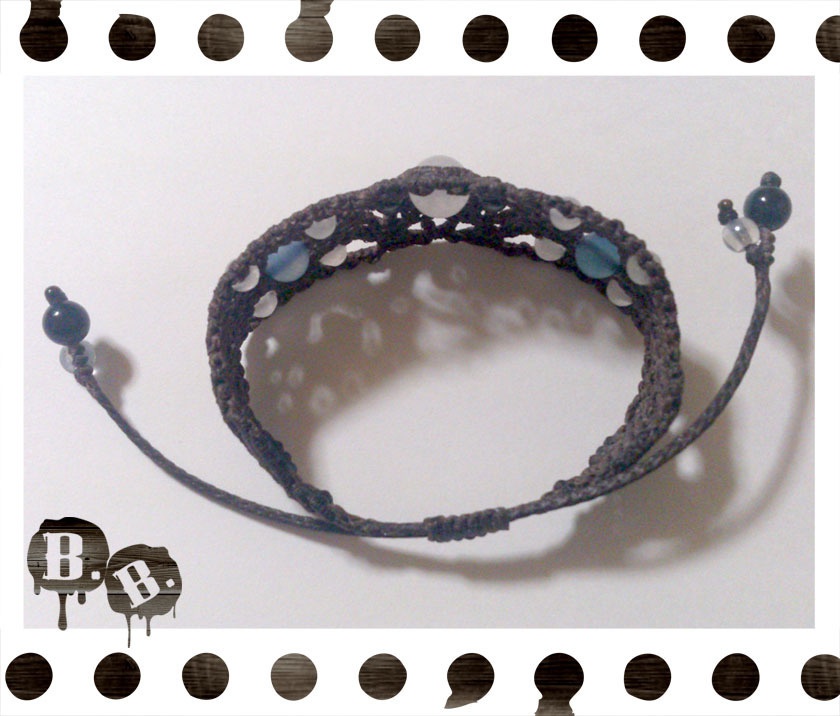 【試作1】花と四葉のブレスレット【白翡翠】【ブラウンコード】【ハンドメイドアクセサリー】