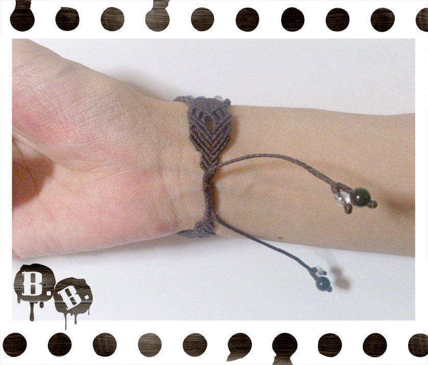 【試作1】花と四葉のブレスレット【白翡翠】【ブラウンコード】【ハンドメイドアクセサリー】