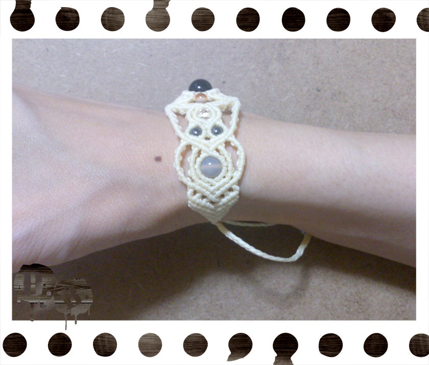 【クローバー・サンドビーチ】ブレスレット・ピアスセット【オニキス】【クリームイエローコード】【ハンドメイドアクセサリー】