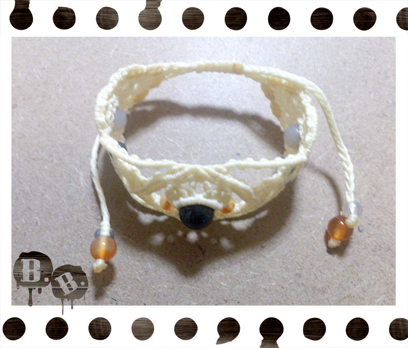 【クローバー・サンドビーチ】ブレスレット・ピアスセット【オニキス】【クリームイエローコード】【ハンドメイドアクセサリー】