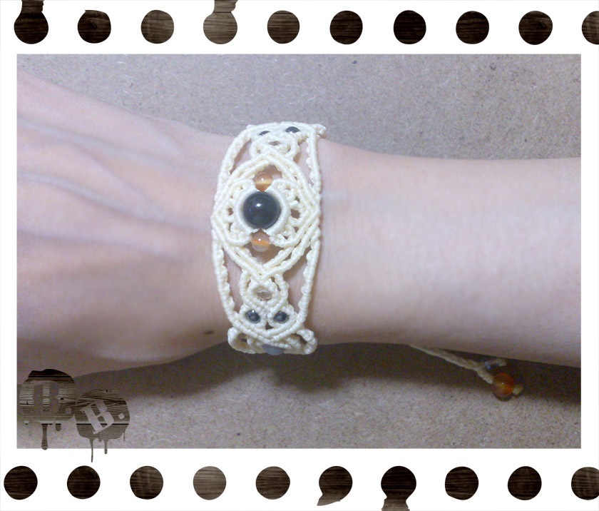 【クローバー・サンドビーチ】ブレスレット・ピアスセット【オニキス】【クリームイエローコード】【ハンドメイドアクセサリー】