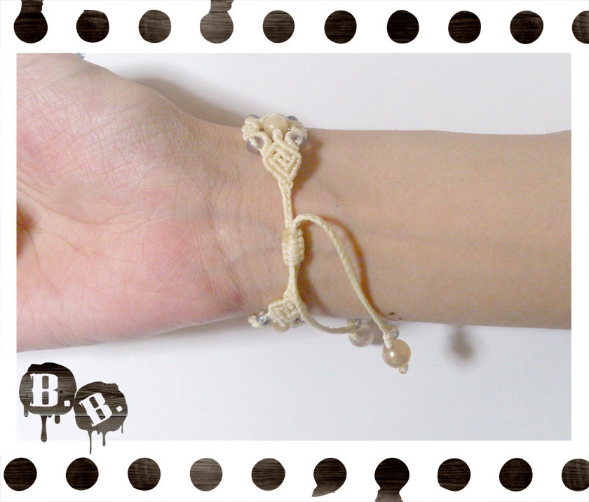 【アウトレット】フォーリーフブレスレット【カーネリアンオーラ】【クリームイエローコード】【ハンドメイドアクセサリー】