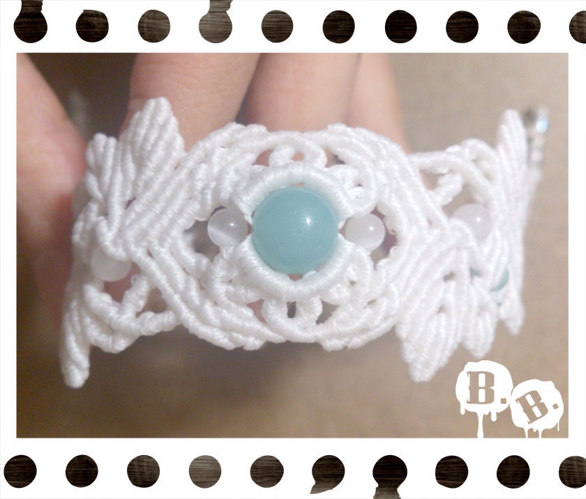 花と実りのブレスレット【アマゾナイト】【ホワイトコード】【ハンドメイドアクセサリー】