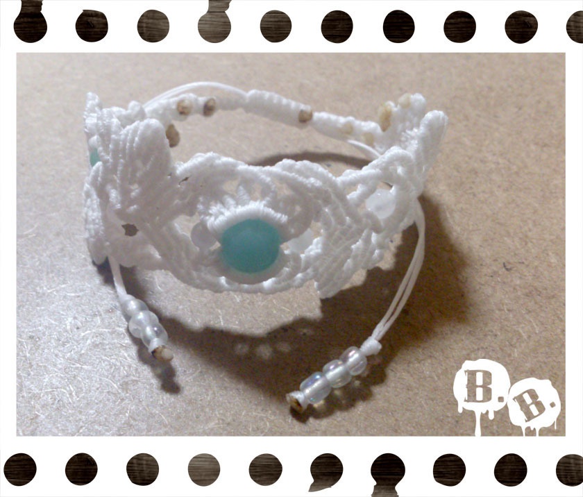 花と実りのブレスレット【アマゾナイト】【ホワイトコード】【ハンドメイドアクセサリー】