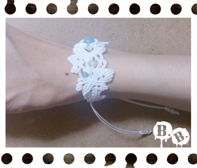 花と実りのブレスレット【アマゾナイト】【ホワイトコード】【ハンドメイドアクセサリー】