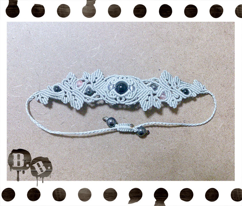 花と実りのブレスレット【オニキス】【シルバーグレーコード】【ハンドメイドアクセサリー】