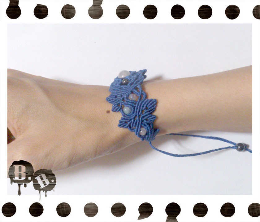 花と実りのブレスレット【白翡翠】【ロイヤルブルーコード】【ハンドメイドアクセサリー】