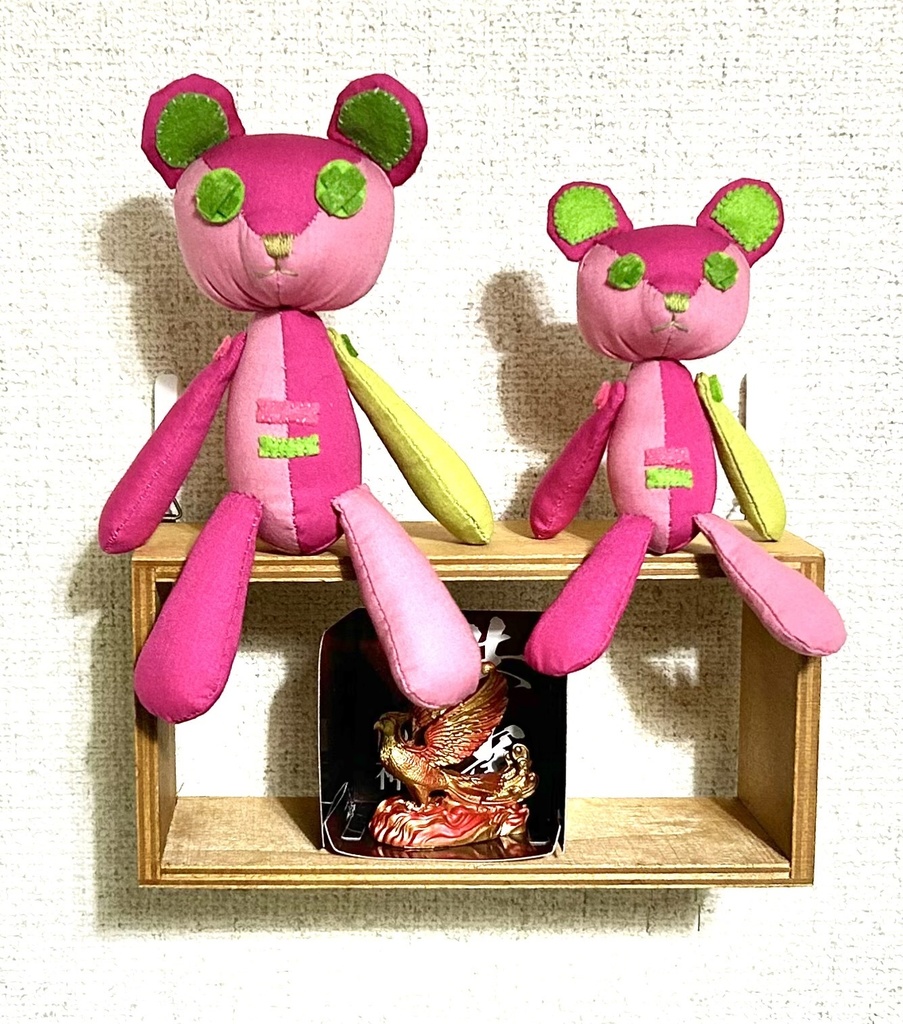 【受注販売】ちびちゃいコミッショナーのお帽子に乗っているくまのぬいぐるみ