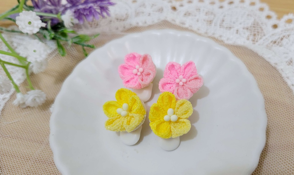 つまみ細工のお花の耳飾り(再販)
