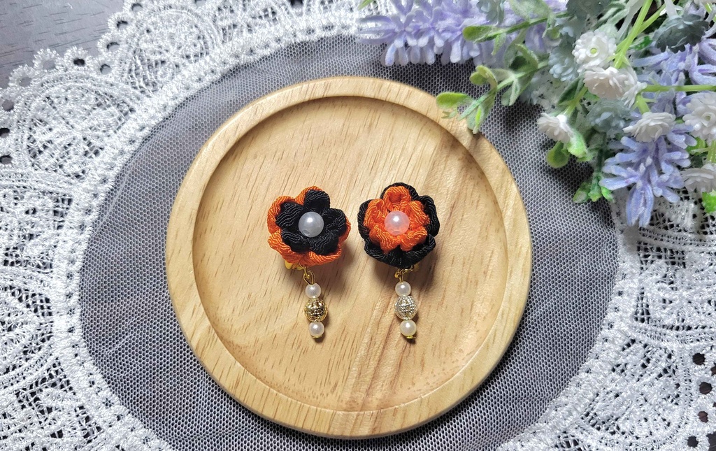 【ハロウィン色】つまみ細工の耳飾り