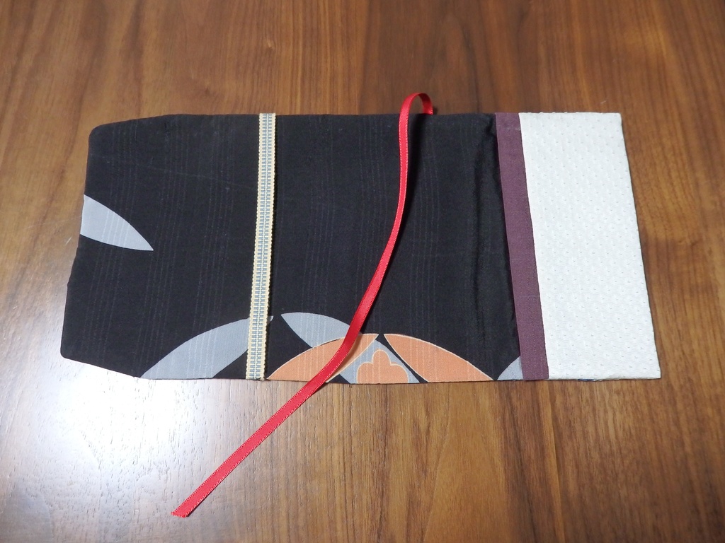 日本刺繍作品ブックカバー『水の呼吸 生生流転』(京極夏彦対応型文庫サイズ)