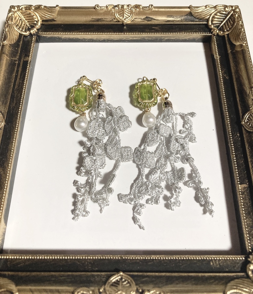 概念バックタッセルピアス　グレー