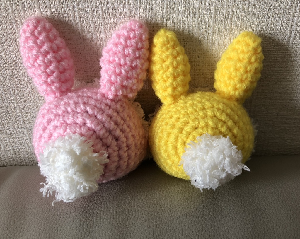 おまんじゅうマスコットの着ぐるみ うさぎ