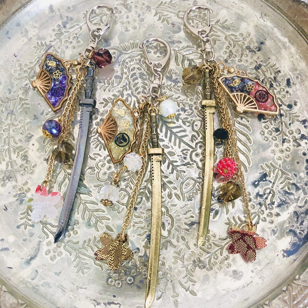 刀剣乱舞イメージ刀付き、紋付き（一部紋無し）キーホルダー