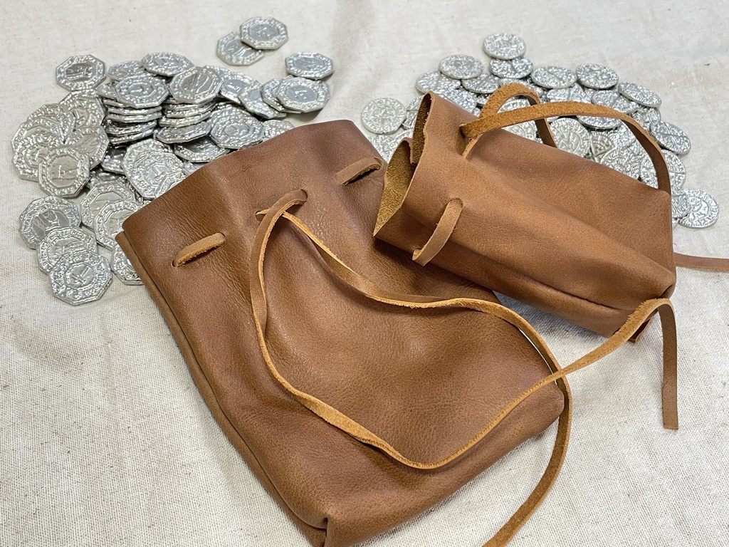 シンプルな革袋