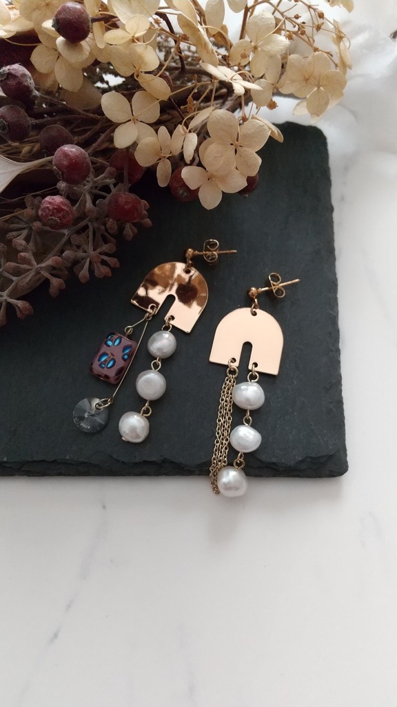 淡水パールのアシメトリじゃらじゃらピアス