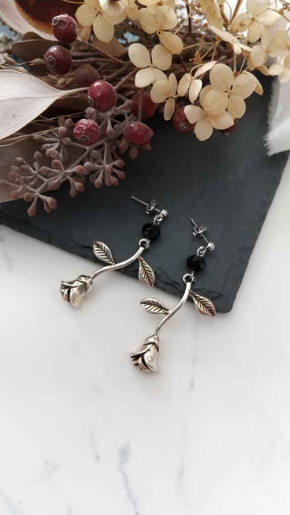 シルバーローズのピアス