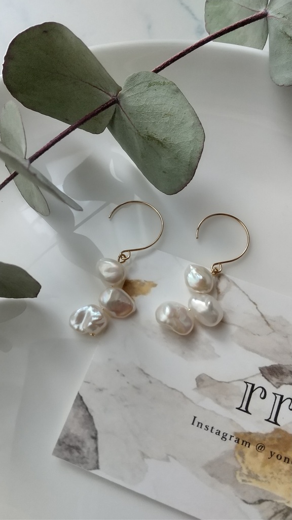 バロックパールのラウンドフックピアス