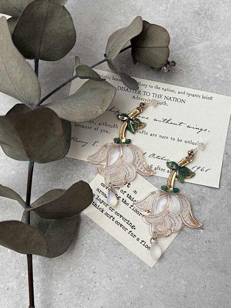 ホワイトローズドロップのピアス