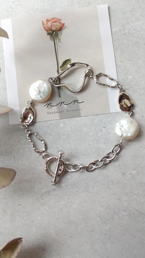 ランダムパーツとイニシャルのマンテルブレス