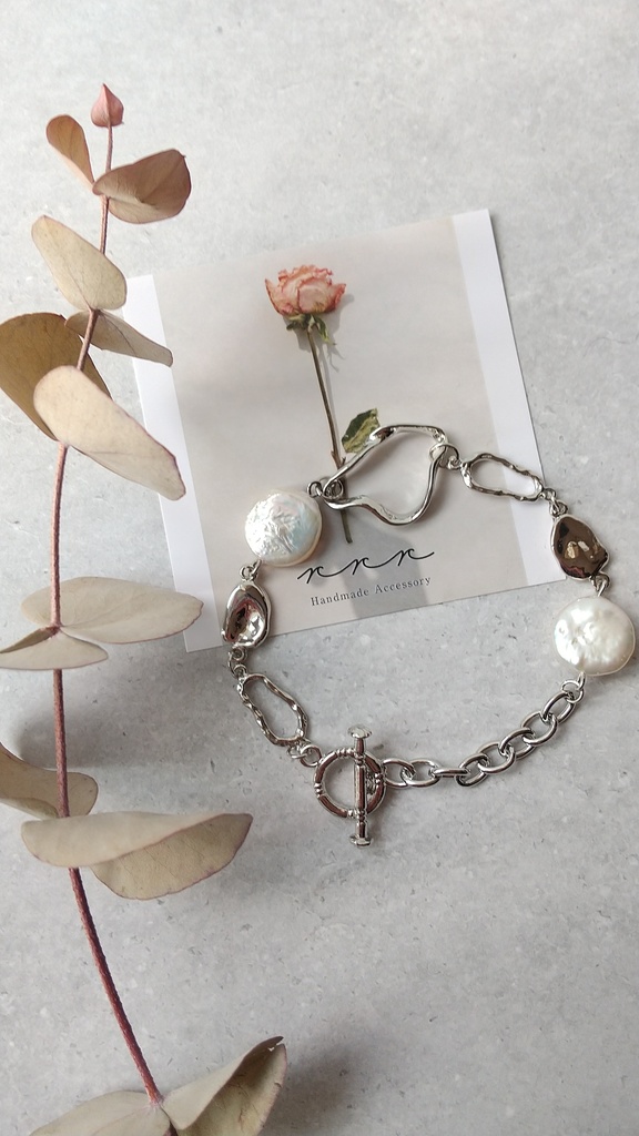 ランダムパーツとイニシャルのマンテルブレス