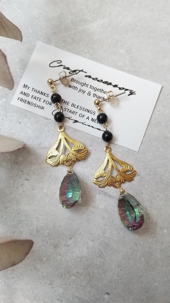 ミスティッククォーツと真鍮のピアス