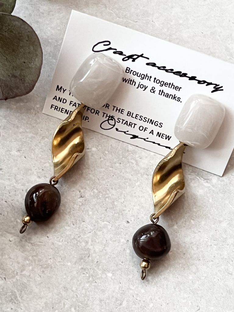 真鍮と天然石のピアス