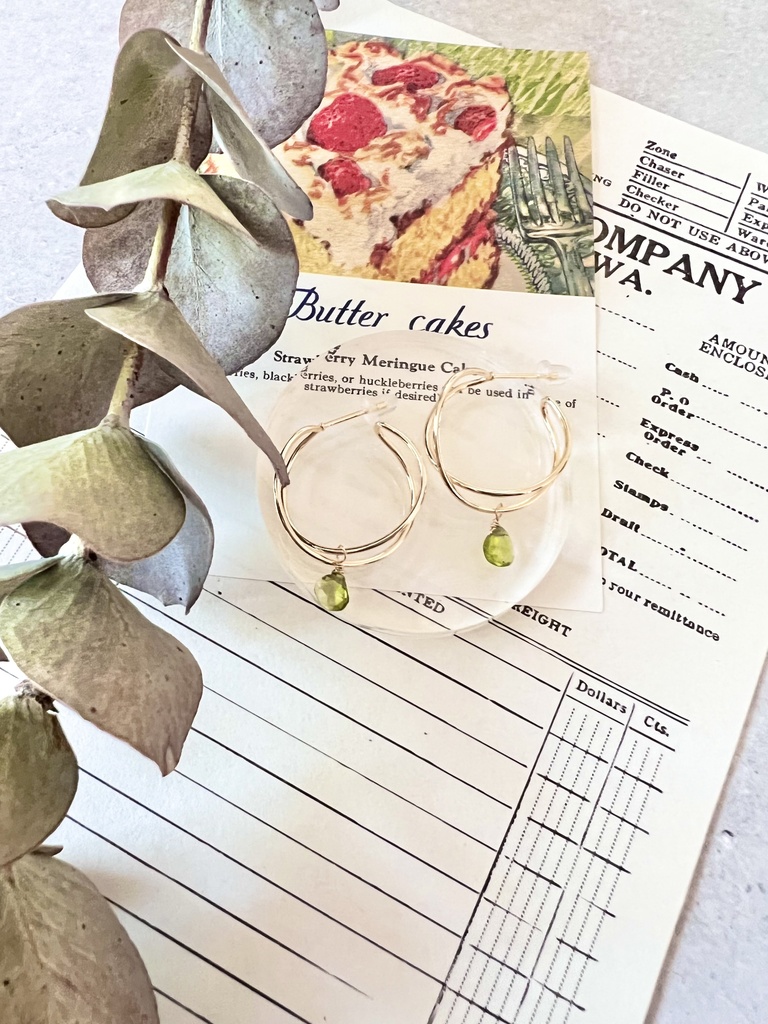 18kgpクロスフープとペリドットのピアス