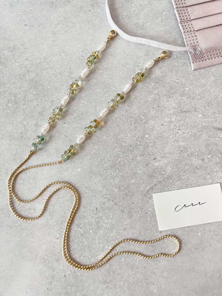 チェコビーズとパールのマスクチェーン