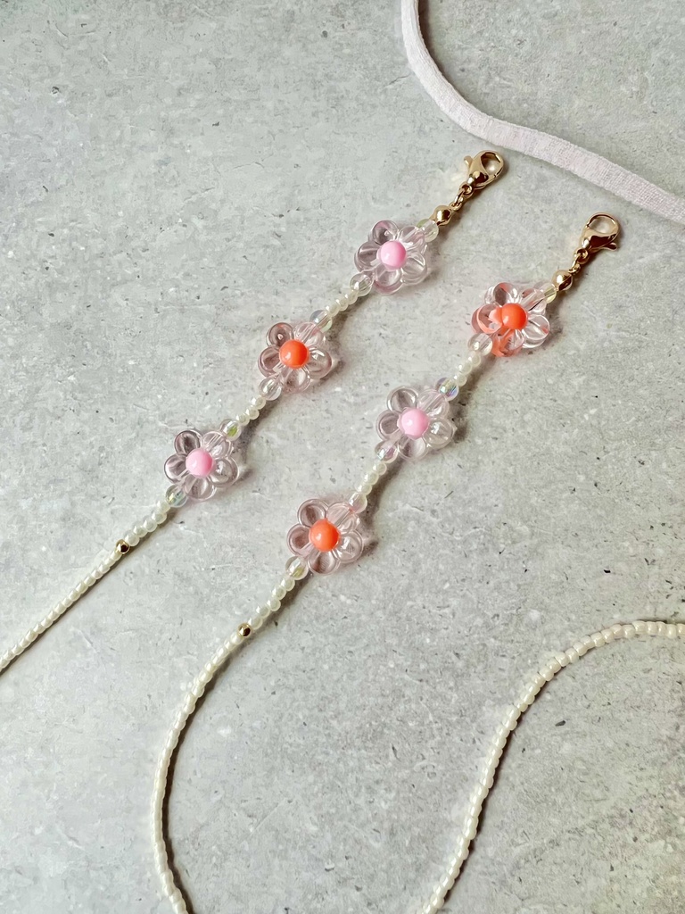 フラワービーズのマスクストラップ