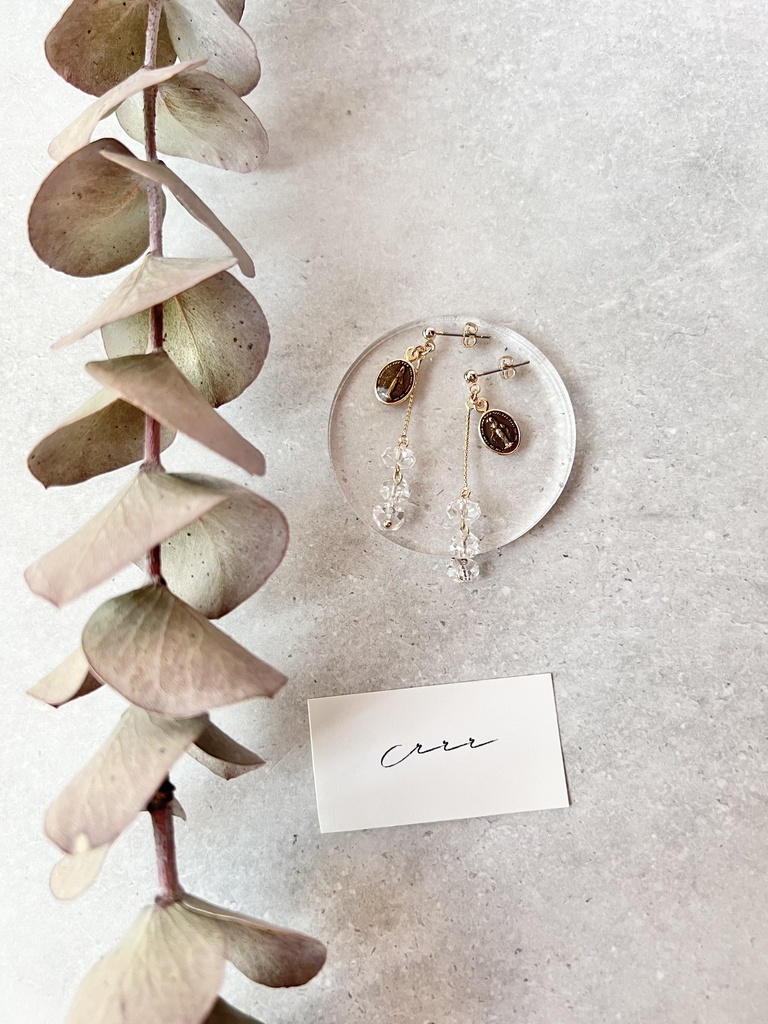 水晶とメダイのピアス