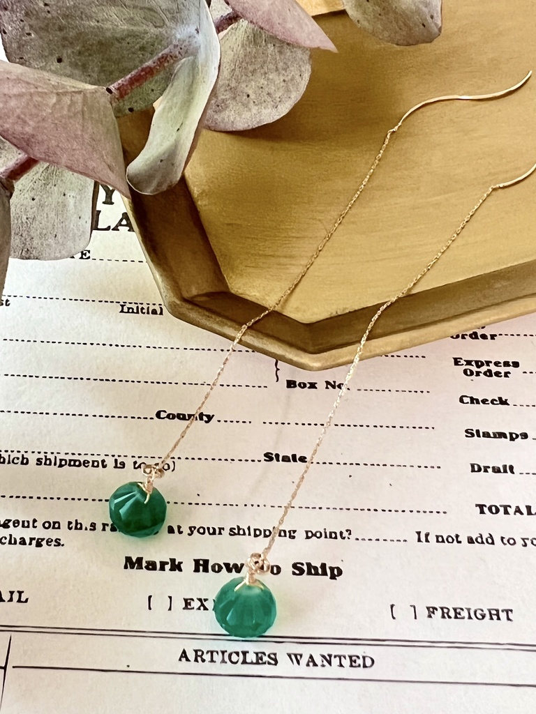 グリーンオニキスのアメリカンピアス